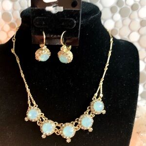 Vintage gold plated jewelry set w precious stones